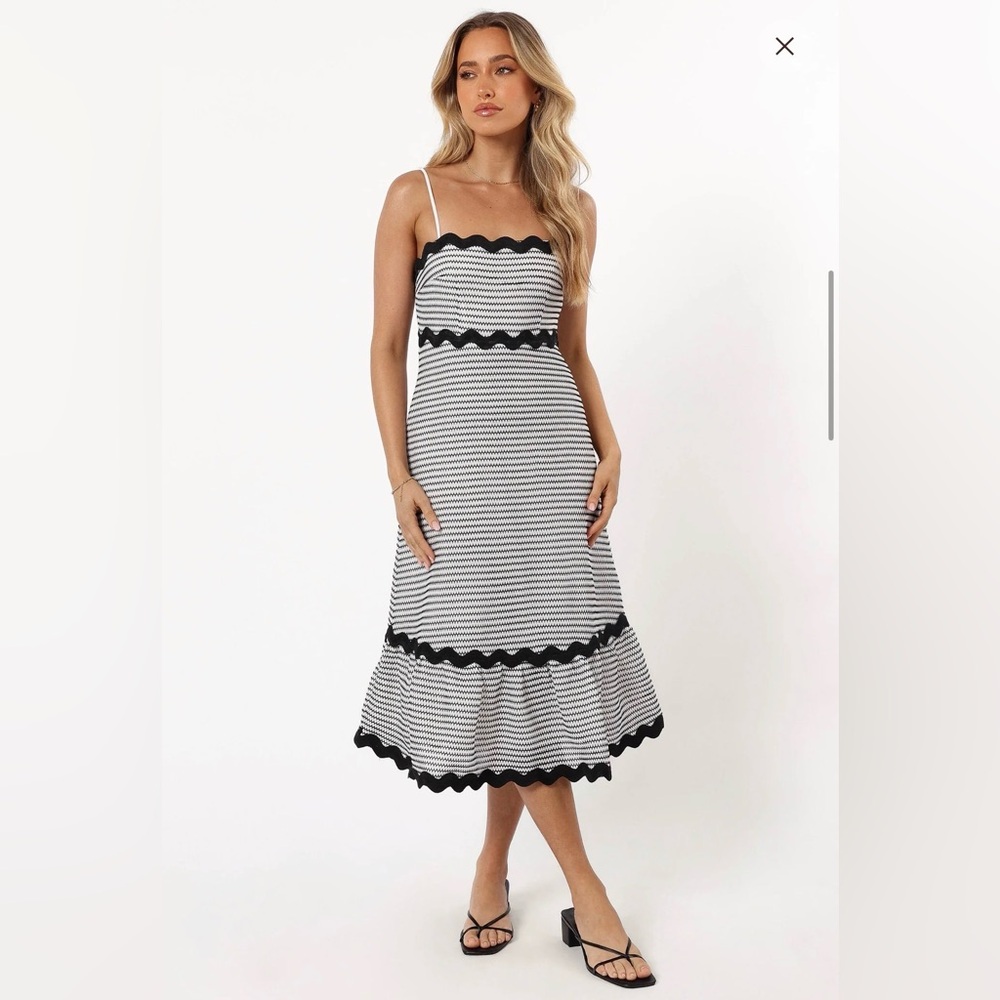 NWT Petal & Pup Savvy Black and White Scalloped Dress M - Picture 3 of 6
